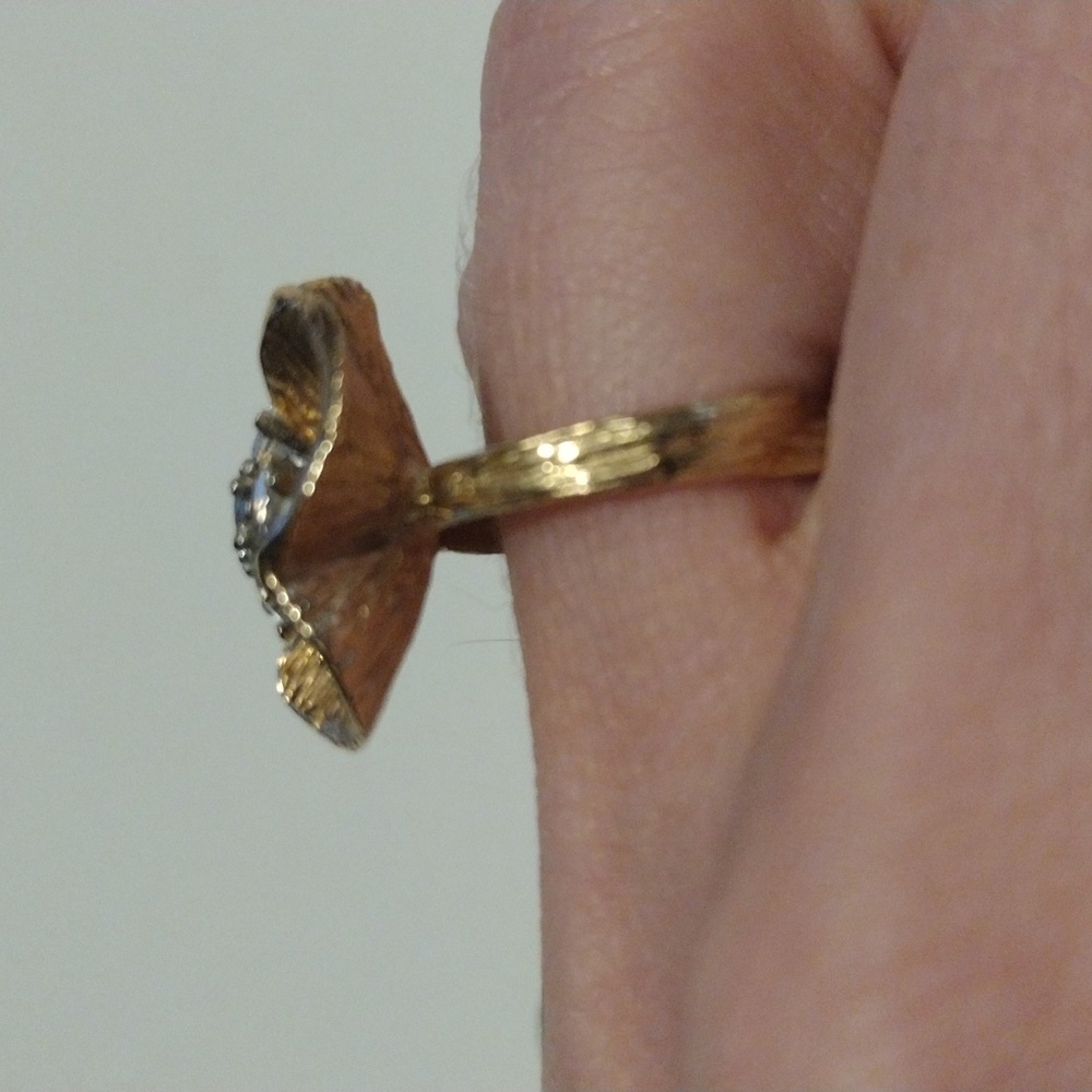 14K Gold Flower Ring with Diamonds - Picture 2 of 5